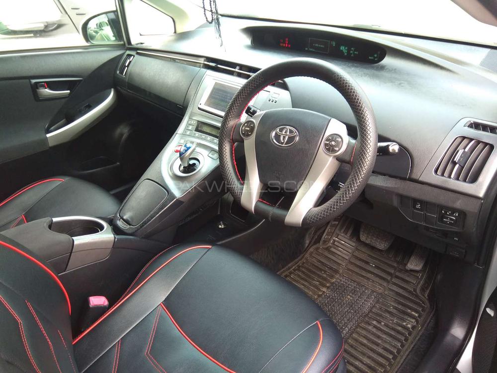 Toyota Prius 2013 for Sale in Lahore Toyota Prius 2013 for Sale in Lahore Image-7