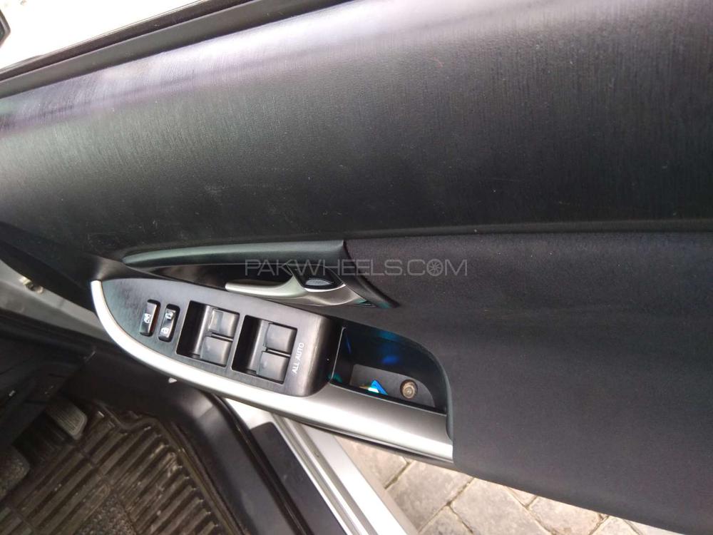 Toyota Prius 2013 for Sale in Lahore Toyota Prius 2013 for Sale in Lahore Image-9