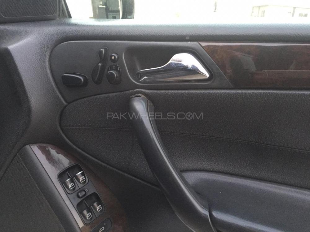 Mercedes Benz C Class 2005 for Sale in Gujranwala Mercedes Benz C Class 2005 for Sale in Gujranwala Image-6