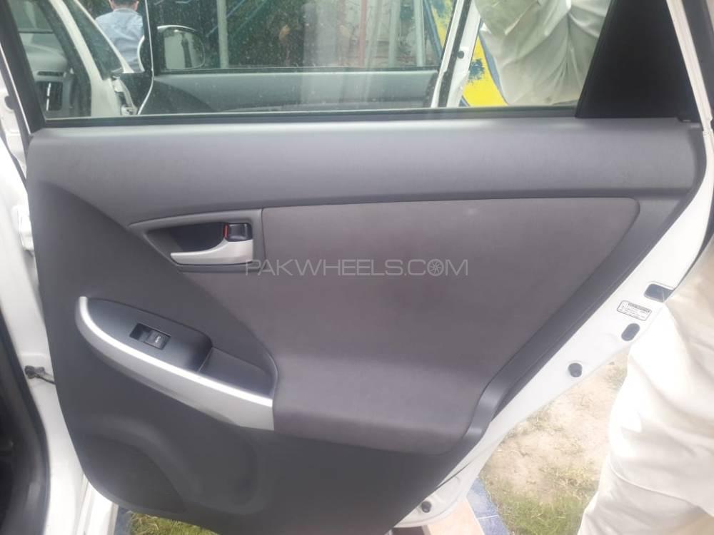 Toyota Prius 2011 for Sale in Lahore Toyota Prius 2011 for Sale in Lahore Image-6