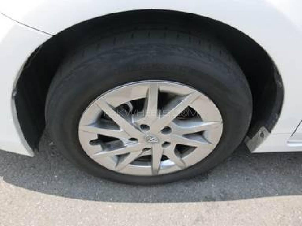Toyota Prius Alpha 2014 for Sale in Lahore Toyota Prius Alpha 2014 for Sale in Lahore Image-5
