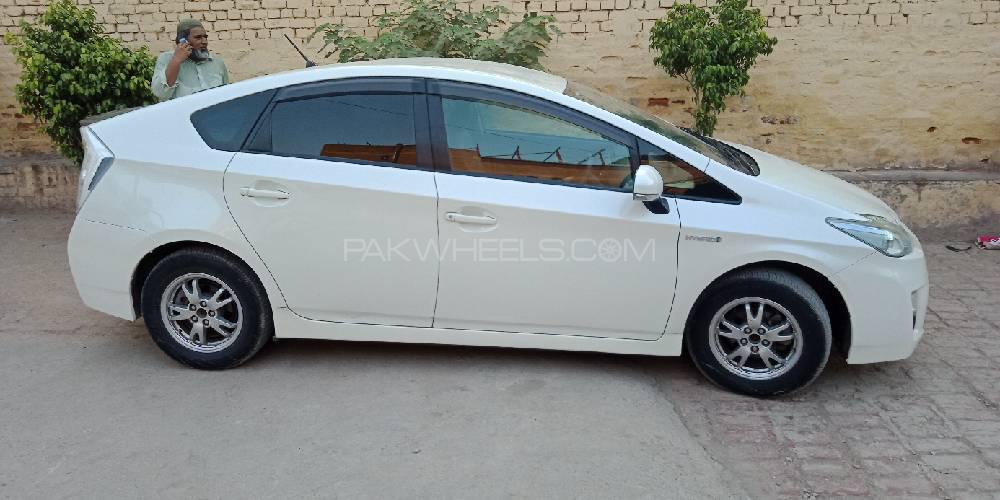 Toyota Prius 2010 for Sale in Peshawar Toyota Prius 2010 for Sale in Peshawar Image-9