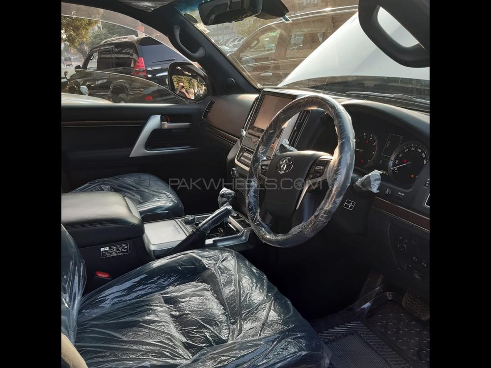 Toyota Land Cruiser 2015 for Sale in Karachi Toyota Land Cruiser 2015 for Sale in Karachi Image-9