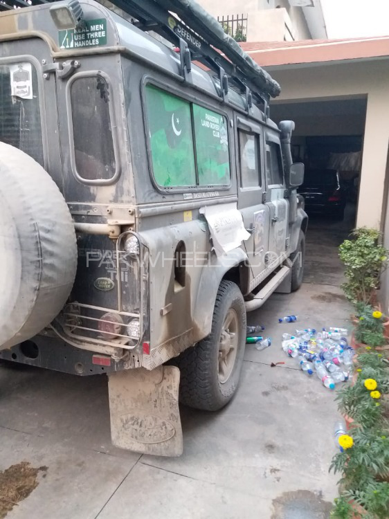 Land Rover Defender - 2006  Land Rover Defender - 2006  Image-3