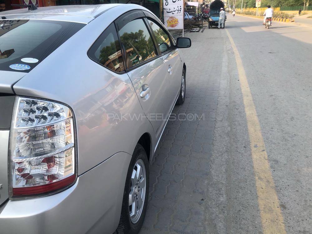 Toyota Prius 2011 for Sale in Peshawar Toyota Prius 2011 for Sale in Peshawar Image-8