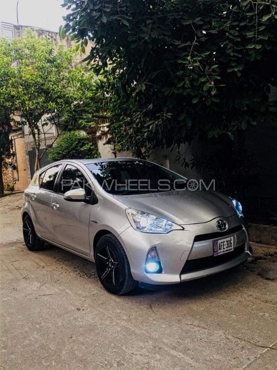 Toyota Aqua - 2014  Toyota Aqua - 2014  Image-4