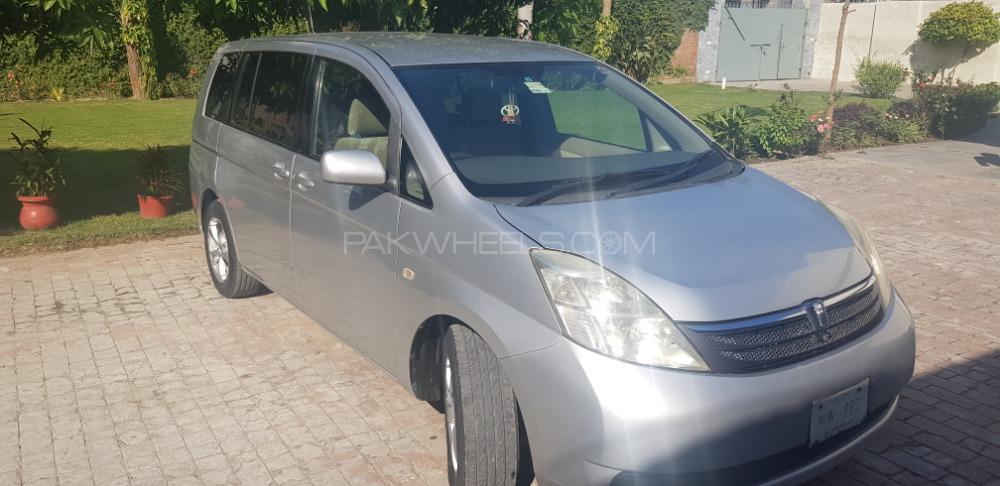 Toyota ISIS 2007 for Sale in Mardan Image-1