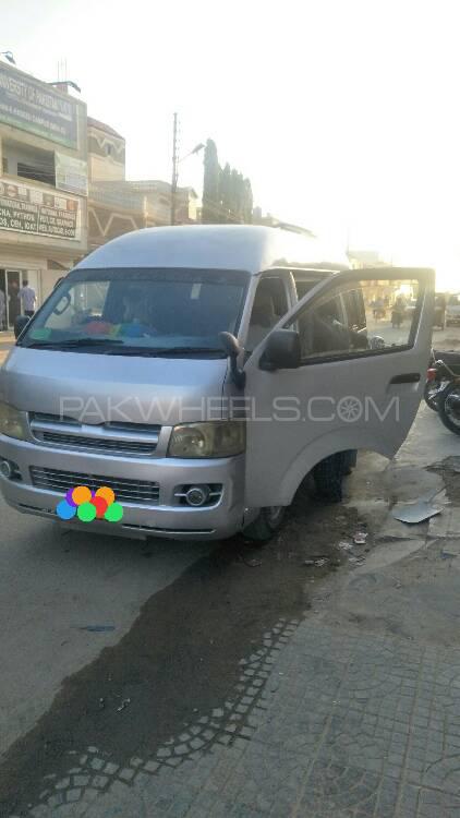 Toyota Hiace 2005 for Sale in Karachi Toyota Hiace 2005 for Sale in Karachi Image-5