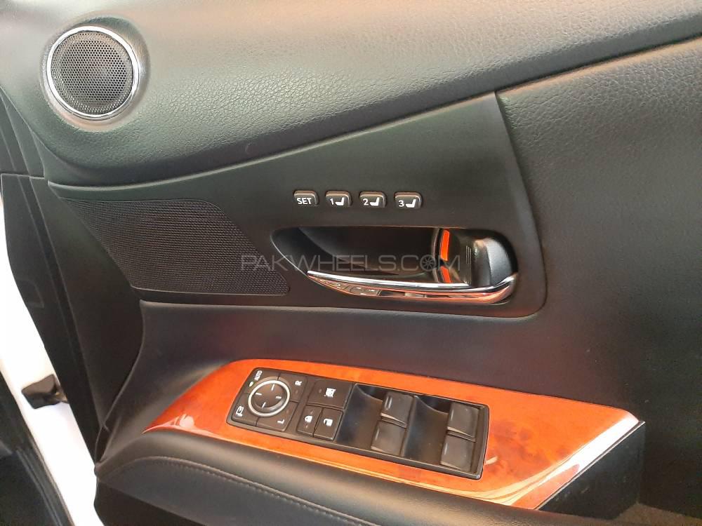 Lexus RX Series 2011 for Sale in Lahore Lexus RX Series 2011 for Sale in Lahore Image-7