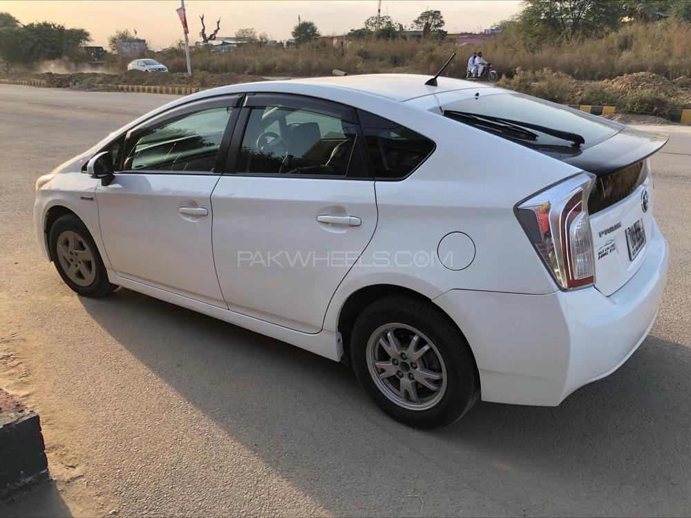 Toyota Prius 2011 for Sale in Bannu Toyota Prius 2011 for Sale in Bannu Image-3
