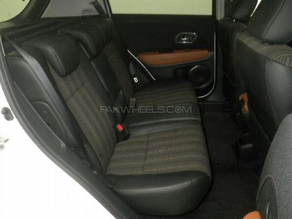 Honda Vezel 2014 for Sale in Multan Honda Vezel 2014 for Sale in Multan Image-4