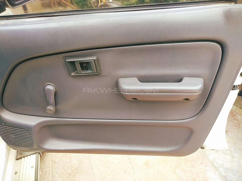 Toyota Hilux 1999 for Sale in Rawalpindi Toyota Hilux 1999 for Sale in Rawalpindi Image-6