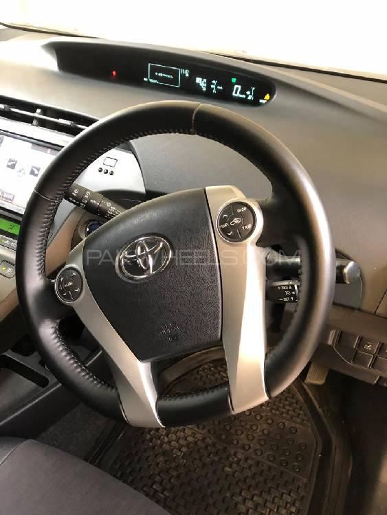 Toyota Prius 2014 for Sale in Peshawar Toyota Prius 2014 for Sale in Peshawar Image-15