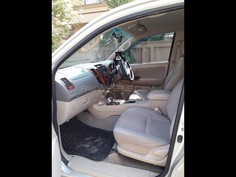 ٹویوٹا ہائیلکس 2004 for Sale in اسلام آباد ٹویوٹا ہائیلکس 2004 for Sale in اسلام آباد Image-5