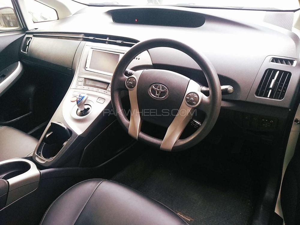 Toyota Prius 2015 for Sale in Rawalpindi Toyota Prius 2015 for Sale in Rawalpindi Image-7