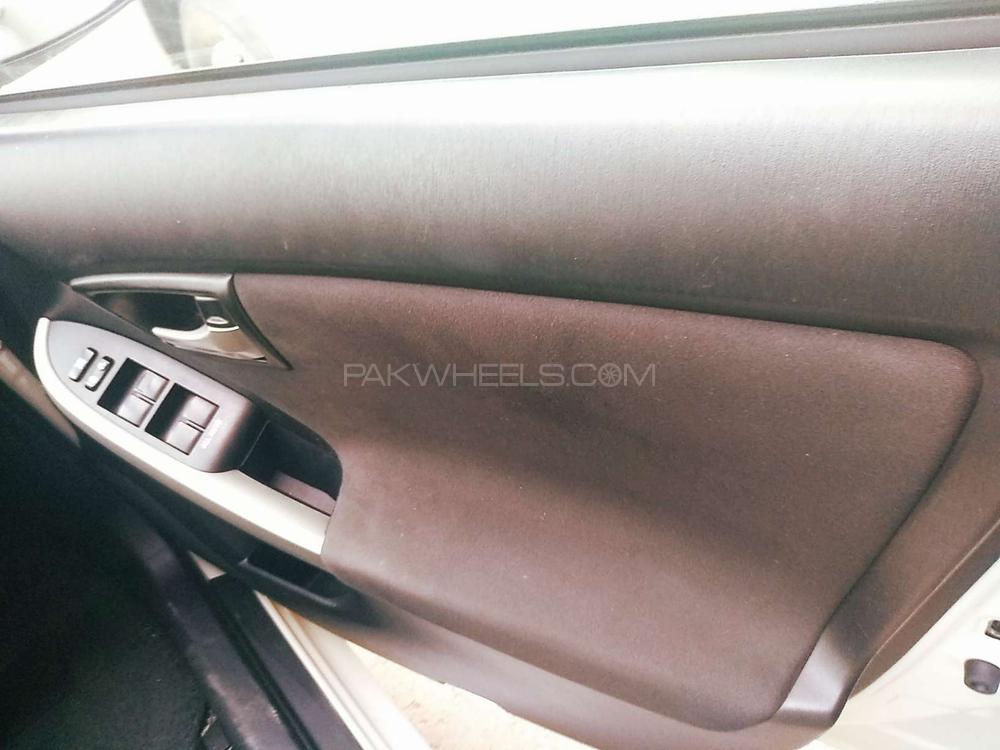 Toyota Prius 2015 for Sale in Rawalpindi Toyota Prius 2015 for Sale in Rawalpindi Image-10
