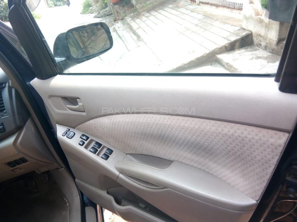 Toyota ISIS 2007 for Sale in Islamabad Toyota ISIS 2007 for Sale in Islamabad Image-11