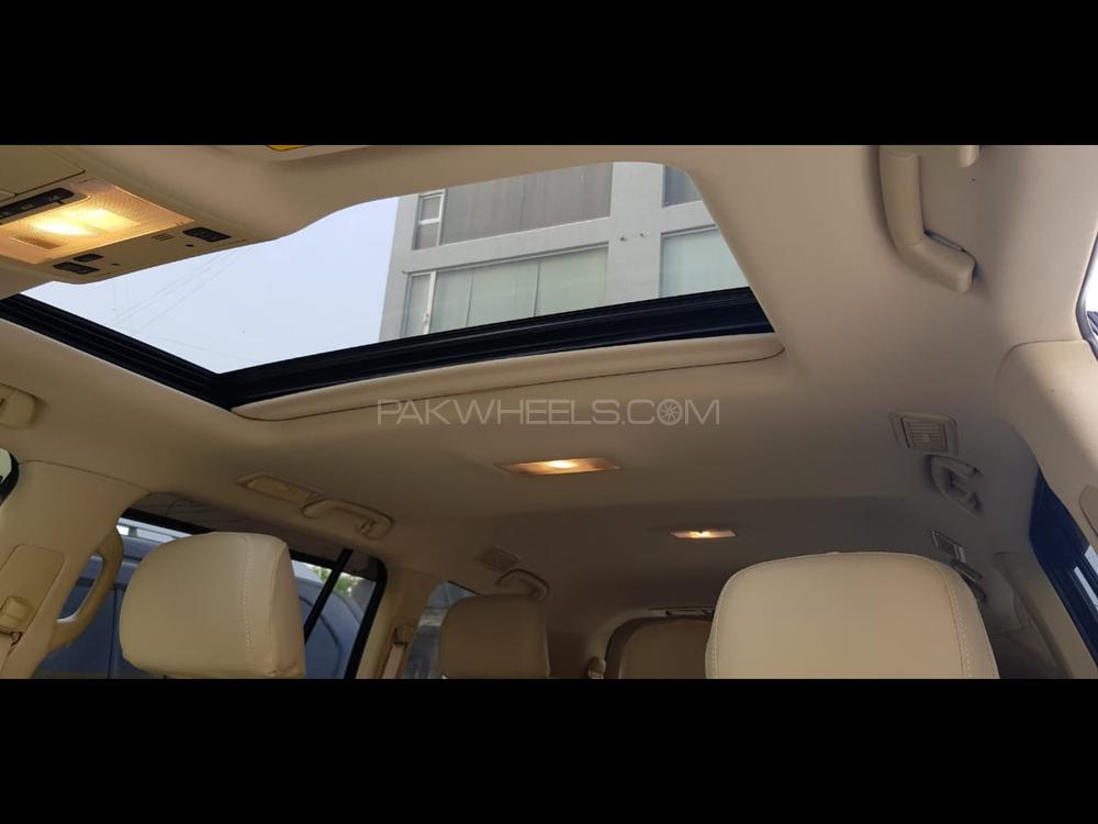 Toyota Land Cruiser 2017 for Sale in Karachi Toyota Land Cruiser 2017 for Sale in Karachi Image-6