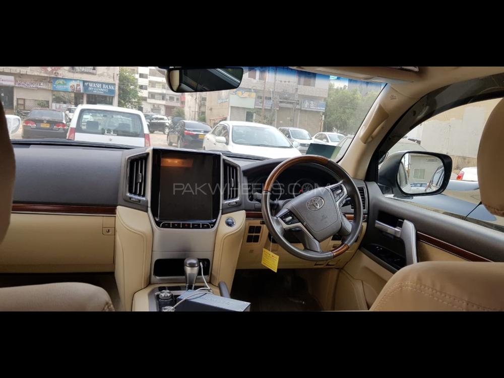 Toyota Land Cruiser 2017 for Sale in Karachi Toyota Land Cruiser 2017 for Sale in Karachi Image-5