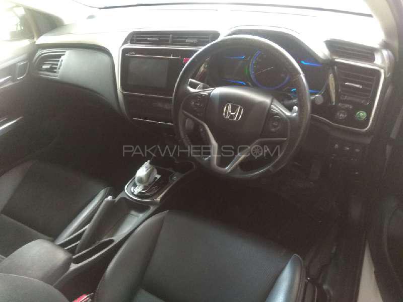 Honda Grace Hybrid 2015 for Sale in Karachi Honda Grace Hybrid 2015 for Sale in Karachi Image-4