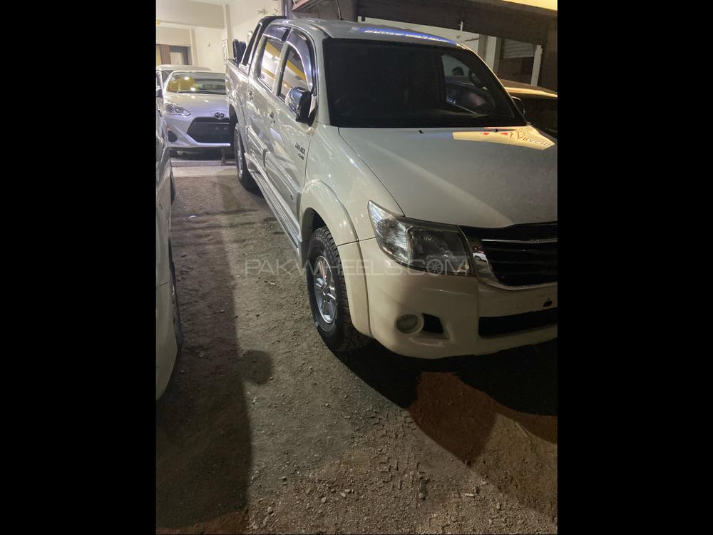 Toyota Hilux 2013 for Sale in Karachi Toyota Hilux 2013 for Sale in Karachi Image-2