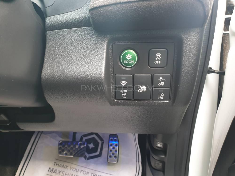 Honda Vezel 2017 for Sale in Lahore Honda Vezel 2017 for Sale in Lahore Image-9