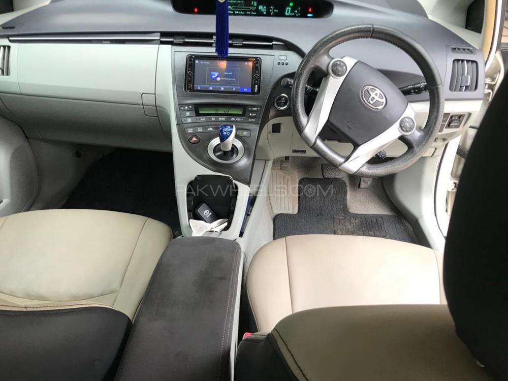 Toyota Prius 2011 for Sale in Lahore Toyota Prius 2011 for Sale in Lahore Image-5