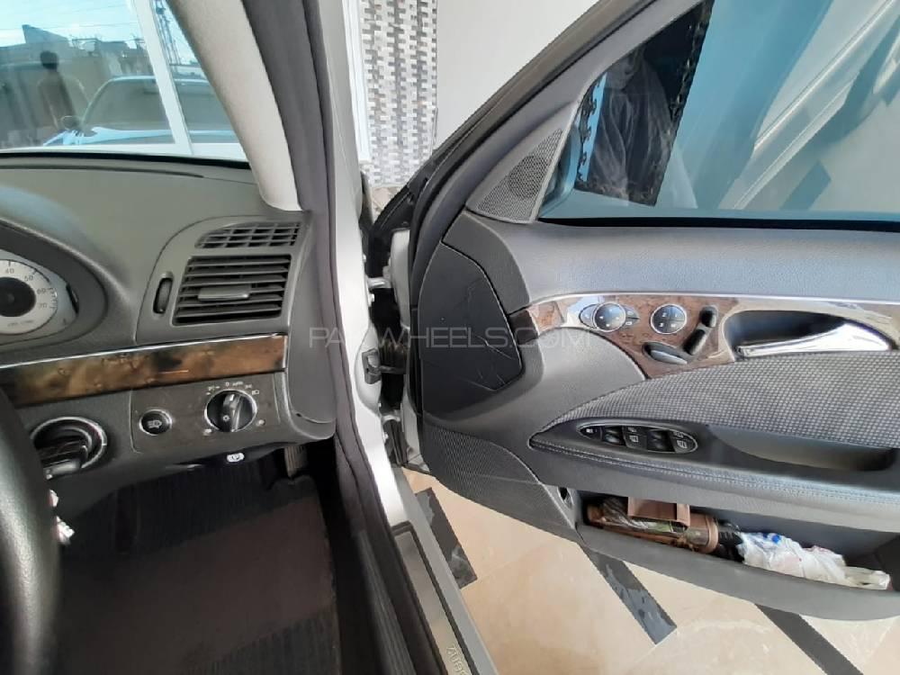 مرسڈیز بینز ای کلاس 2004 for Sale in نوشہرہ کینٹ مرسڈیز بینز ای کلاس 2004 for Sale in نوشہرہ کینٹ Image-14