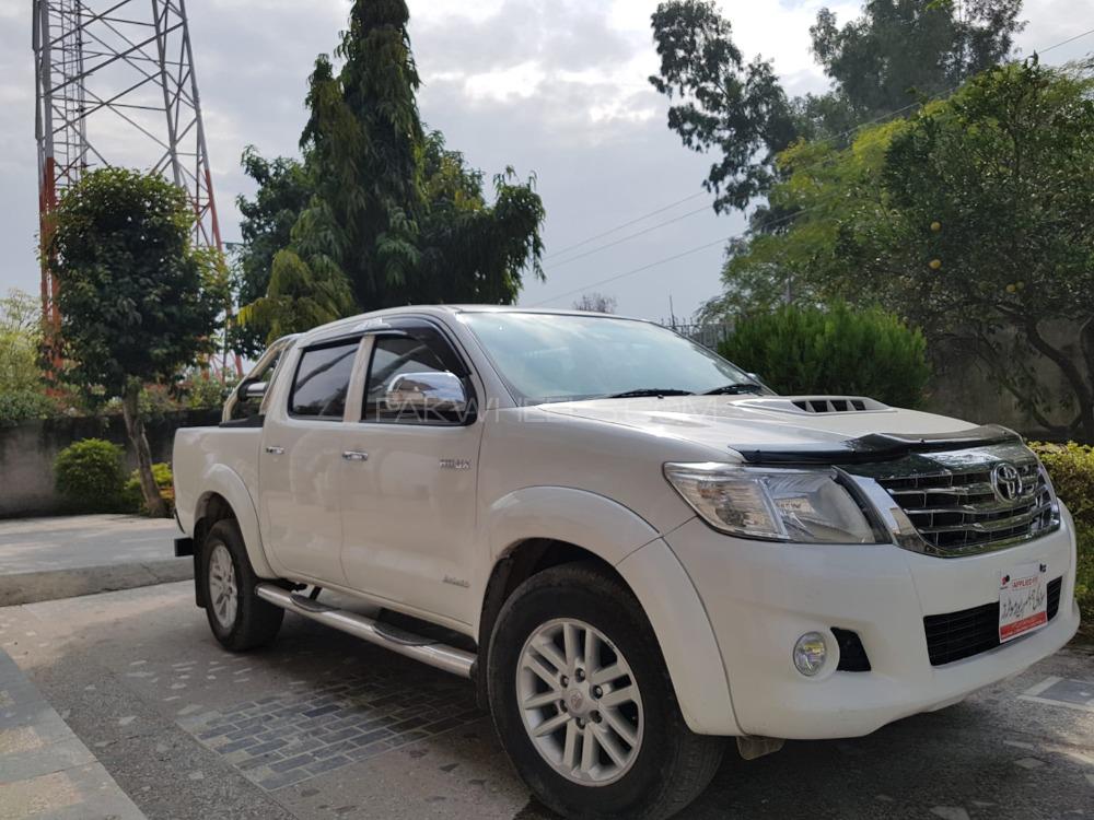 Toyota Hilux 2016 for Sale in Jhelum Image-1