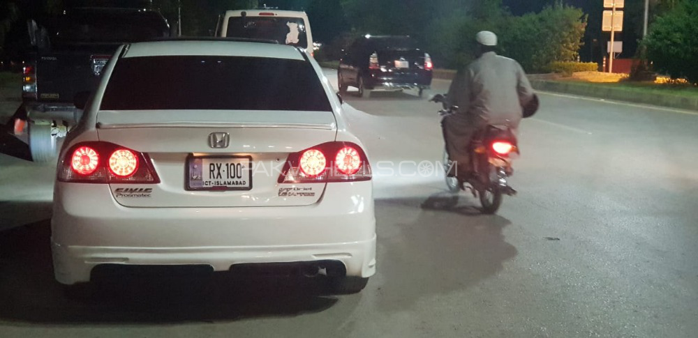 ہونڈا سوک - 2011  ہونڈا سوک - 2011  Image-5