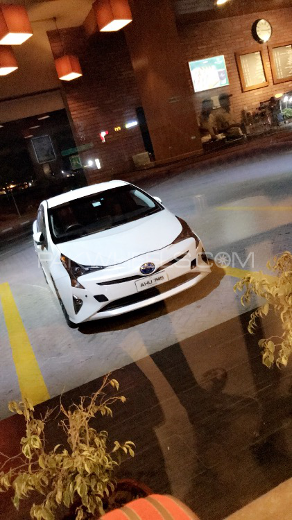 Toyota Prius - 2017  Toyota Prius - 2017  Image-5