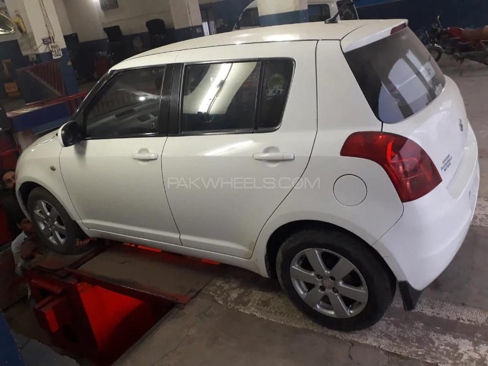 Suzuki Swift 2011 for Sale in Gujranwala Suzuki Swift 2011 for Sale in Gujranwala Image-4