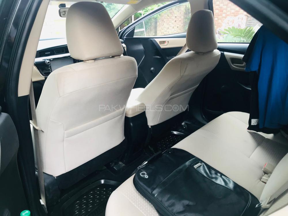 Toyota Corolla 2015 for Sale in Lahore Toyota Corolla 2015 for Sale in Lahore Image-12