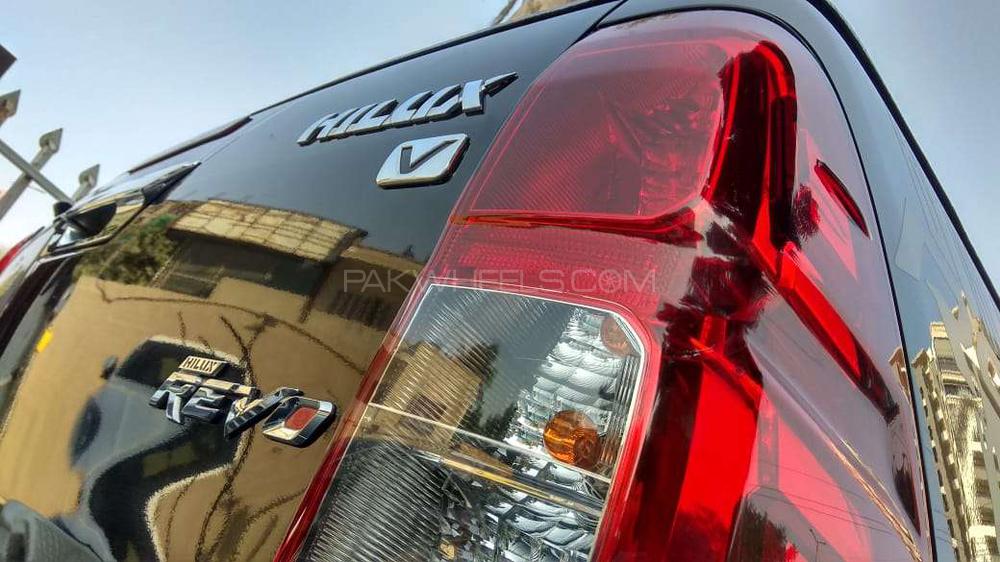 Toyota Hilux 2018 for Sale in Karachi Toyota Hilux 2018 for Sale in Karachi Image-12