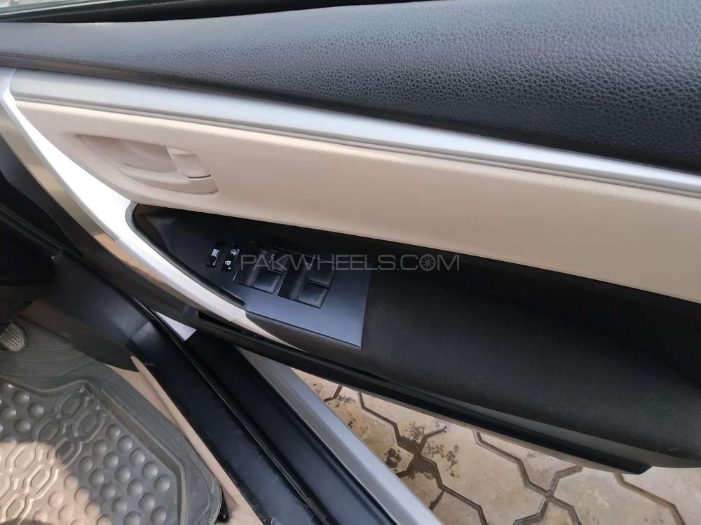 Toyota Corolla 2017 for Sale in Lahore Toyota Corolla 2017 for Sale in Lahore Image-9
