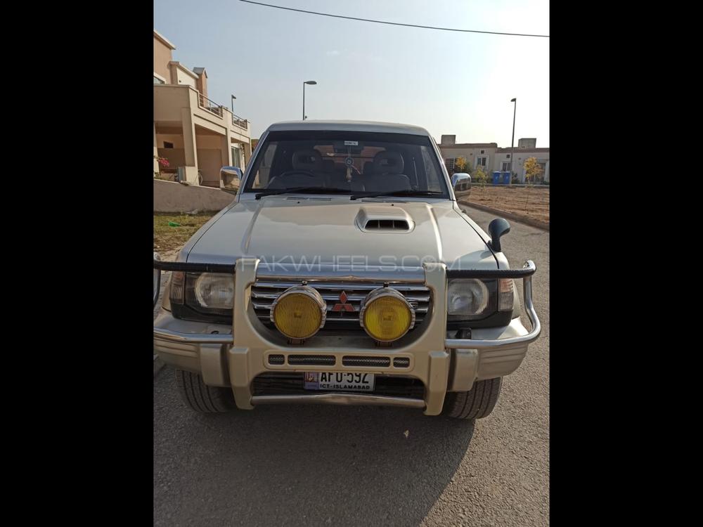 Mitsubishi Pajero 1993 for Sale in Sargodha Mitsubishi Pajero 1993 for Sale in Sargodha Image-3
