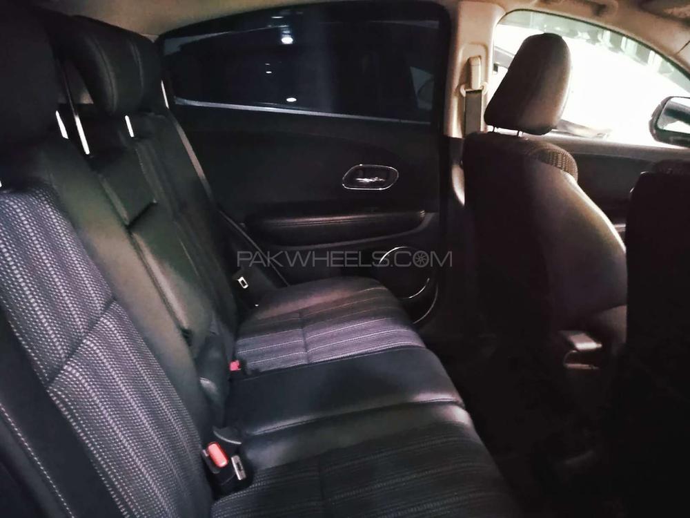 Honda Vezel 2014 for Sale in Rawalpindi Honda Vezel 2014 for Sale in Rawalpindi Image-12