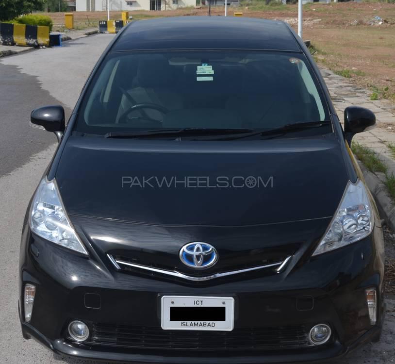 Toyota Prius Alpha 2011 for Sale in Islamabad Image-1