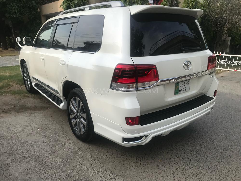 Toyota Land Cruiser 2017 for Sale in Lahore Toyota Land Cruiser 2017 for Sale in Lahore Image-4