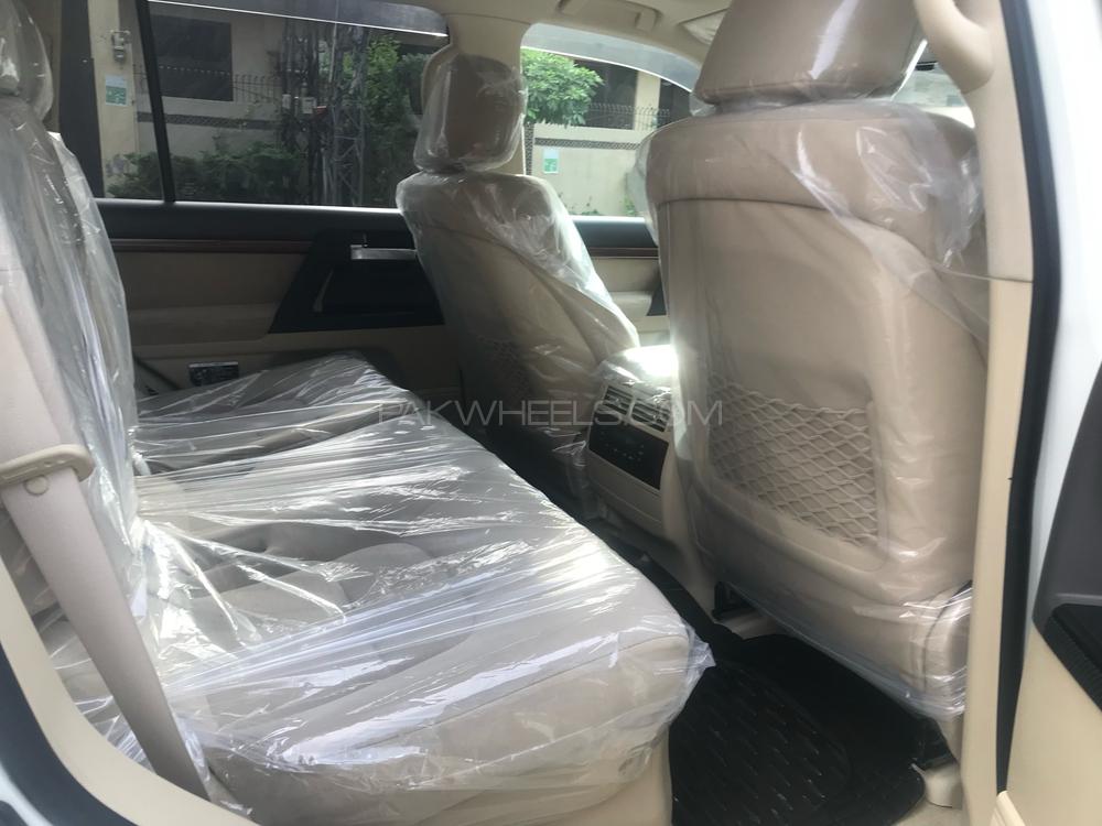 Toyota Land Cruiser 2017 for Sale in Lahore Toyota Land Cruiser 2017 for Sale in Lahore Image-19
