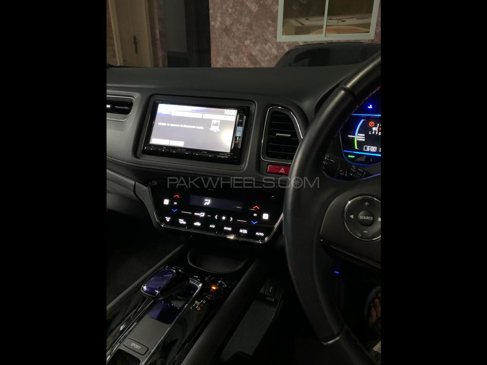 Honda Vezel 2015 for Sale in Peshawar Honda Vezel 2015 for Sale in Peshawar Image-6