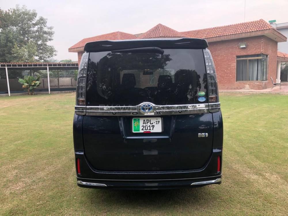 Toyota Voxy 2014 for Sale in Lahore Toyota Voxy 2014 for Sale in Lahore Image-16