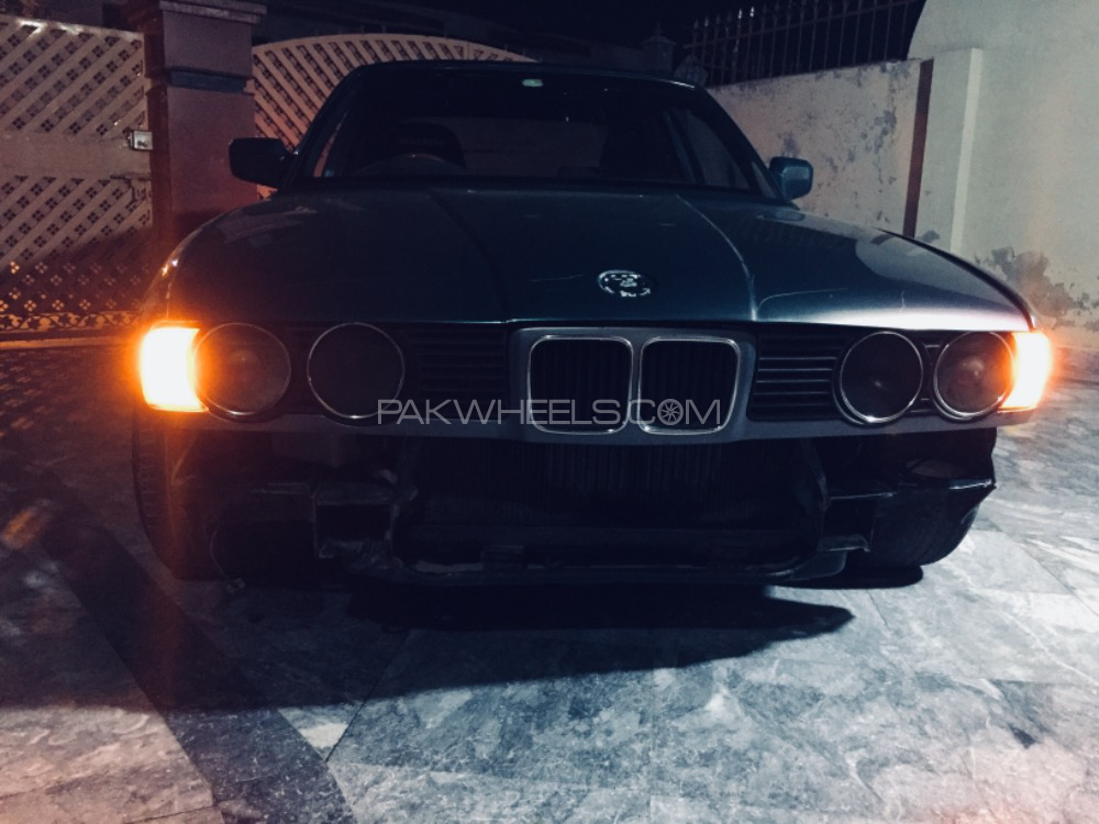 BMW 5 Series - 1990  Image-1