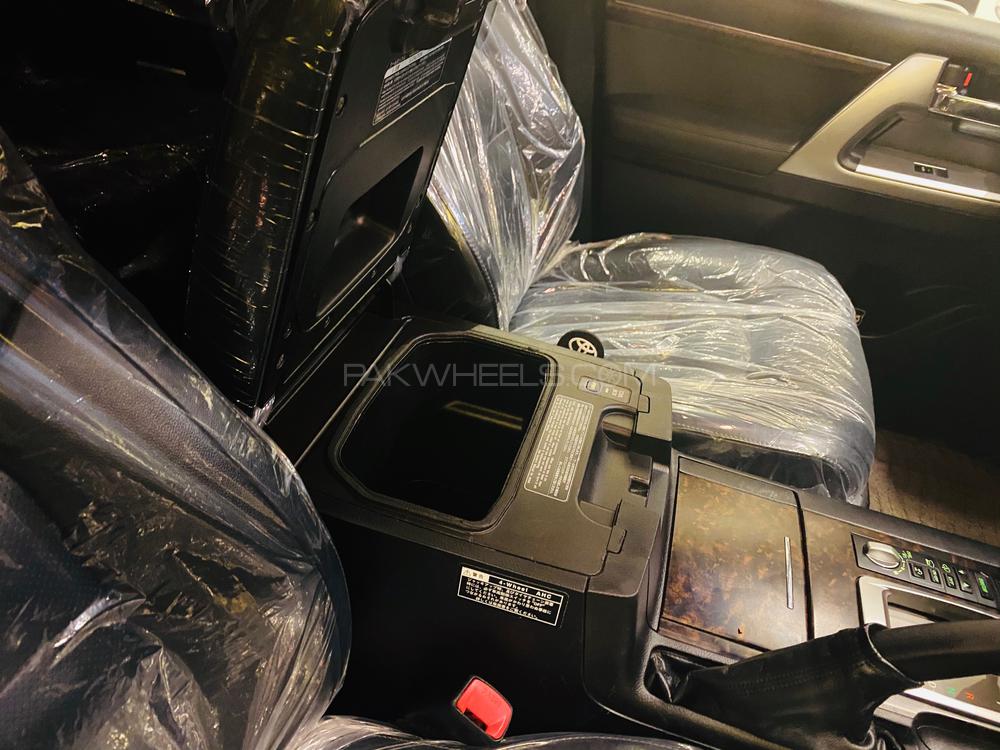 Toyota Land Cruiser 2012 for Sale in Lahore Toyota Land Cruiser 2012 for Sale in Lahore Image-8