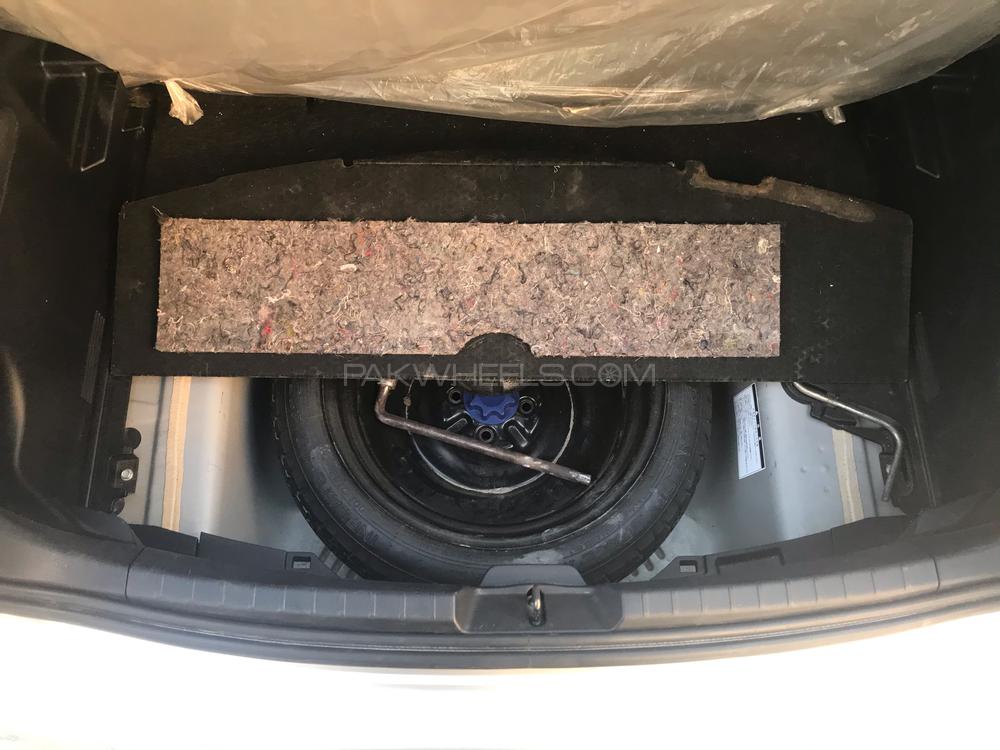 Toyota Vitz 2016 for Sale in Karachi Toyota Vitz 2016 for Sale in Karachi Image-9