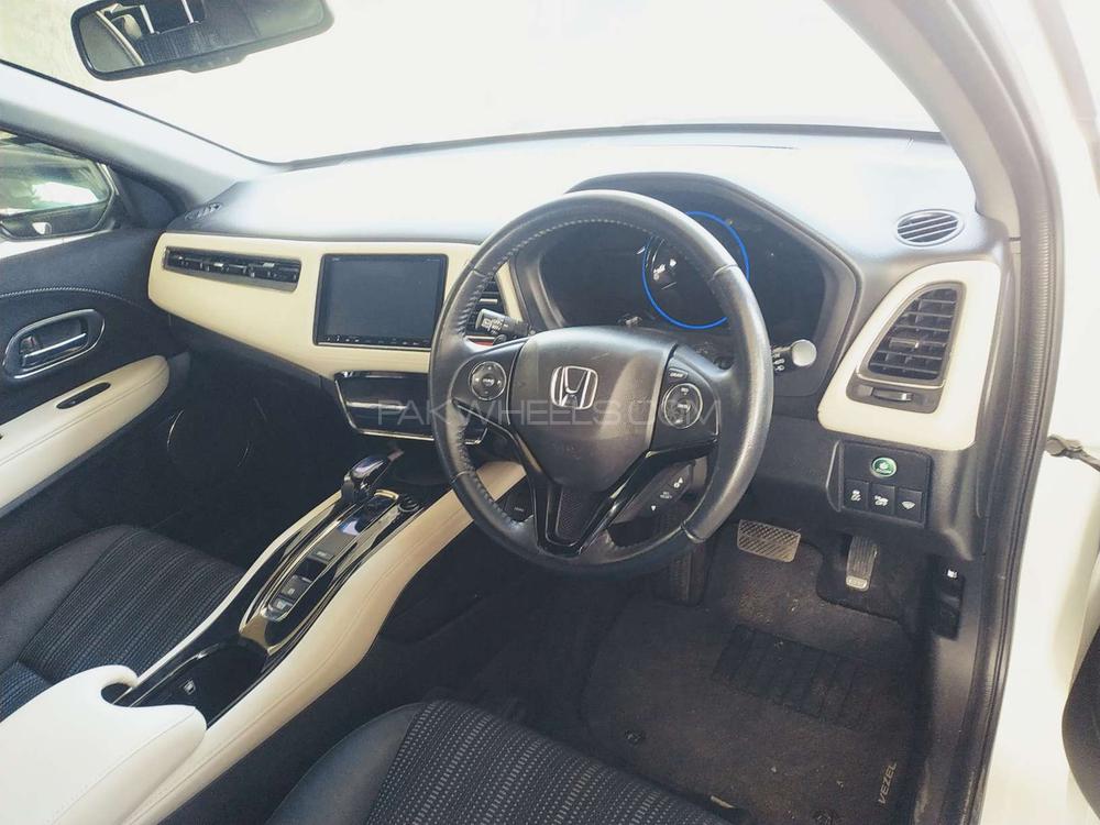 Honda Vezel 2015 for Sale in Rawalpindi Honda Vezel 2015 for Sale in Rawalpindi Image-9