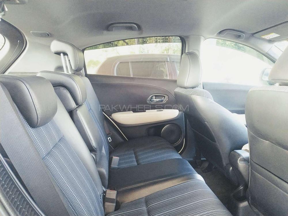 Honda Vezel 2015 for Sale in Rawalpindi Honda Vezel 2015 for Sale in Rawalpindi Image-14