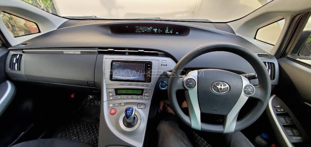Toyota Prius 2014 for Sale in Karachi Toyota Prius 2014 for Sale in Karachi Image-6