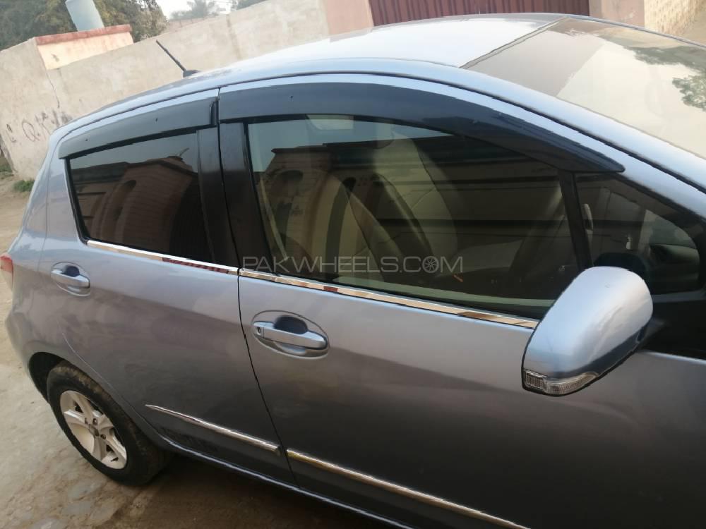 Toyota Vitz 2011 for Sale in Layyah Image-1