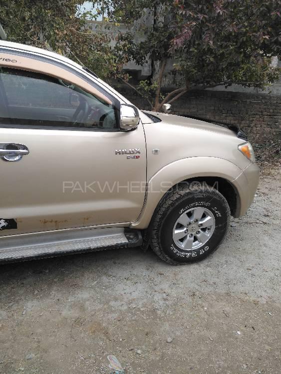 Toyota Hilux 2011 for Sale in Taxila Image-1